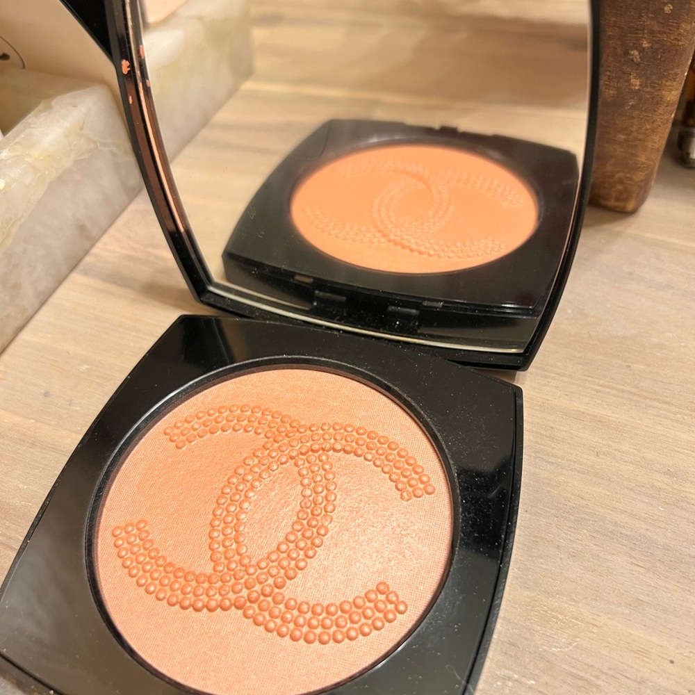 Chanel Oversized illuminating powder